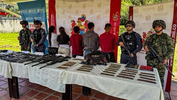 Ejército captura a 14 disidentes de las Farc en Antioquia al mando de 'Mordisco' Ejército captura a 14 disidentes de las Farc en Antioquia al mando de 'Mordisco'