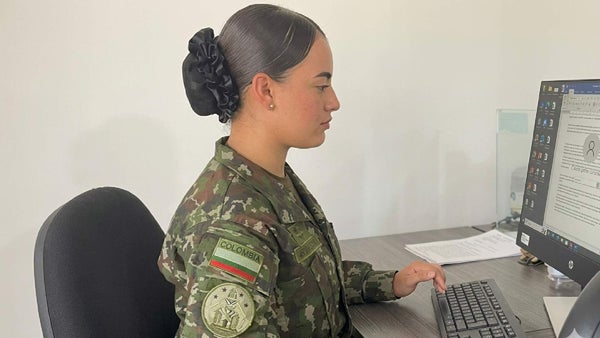 De mesera en Tolemaida a suboficial del Ejército: la historia de superación de Juana Valentina Mosquera