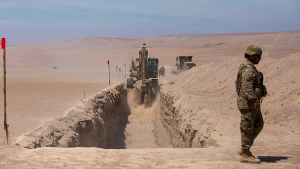 Presidente de Chile da inicio a la construcción de barreras en las fronteras con Perú y Bolivia