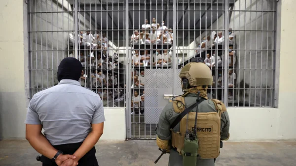 HRW acusa a El Salvador de desapariciones forzadas de deportados desde EE.UU.