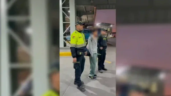 Hallan en un bus en la Terminal del Sur en Bogotá a un adolescente desaparecido en Buga