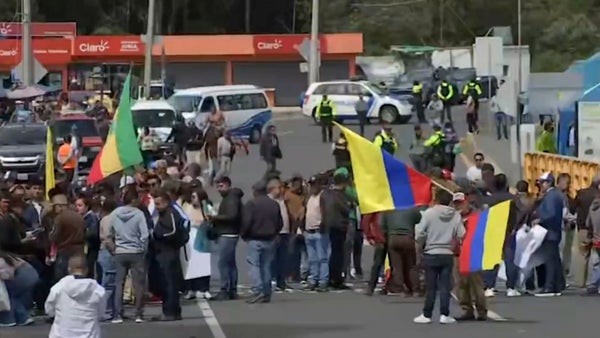 Transportistas de Colombia y Ecuador denuncian crisis por medidas arancelarias
