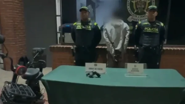 Ladrón robó una bicicleta eléctrica, intentó huir al ver a la Policía, pero terminó capturado en Bogotá