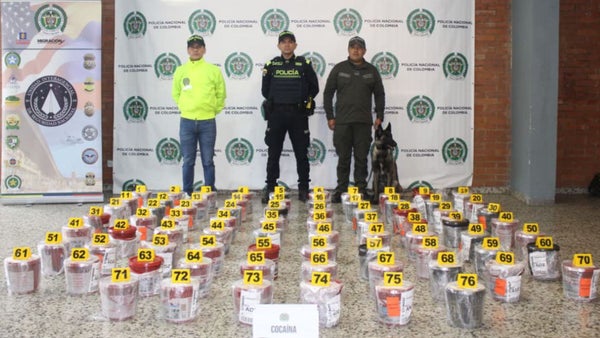 Incautan 282 kilos de cocaína camuflados en impermeabilizantes en el aeropuerto El Dorado Incautan 282 kilos de cocaína camuflados en impermeabilizantes en el aeropuerto El Dorado