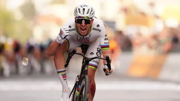 Tadej Pogačar logra impresionante victoria en la Milán-San Remo luego de sufrir una caída Tadej Pogačar logra impresionante victoria en la Milán-San Remo luego de sufrir una caída