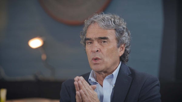 El reto político hoy es llegar a los indecisos: Sergio Fajardo habla sobre su forma de hacer política