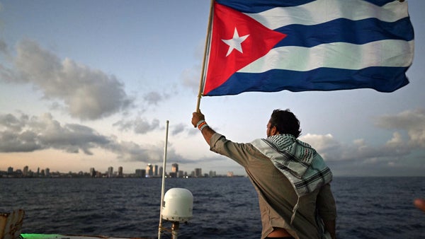 Barco con toneladas de ayuda llega a Cuba en medio de apagones masivos