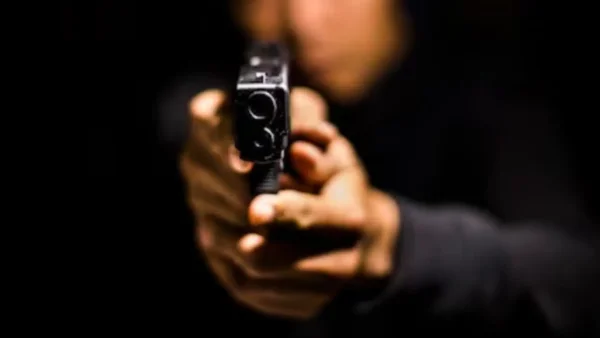 Por intentar separar una pelea de pareja, dos mujeres fueron atacadas a tiros en Medellín: una murió