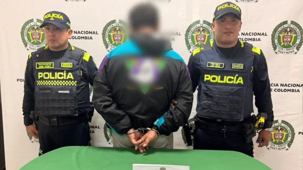 Gritos de auxilio delataron a un hombre que estaba golpeando brutalmente a su pareja en un apartamento de Bogotá Gritos de auxilio delataron a un hombre que estaba golpeando brutalmente a su pareja en un apartamento de Bogotá