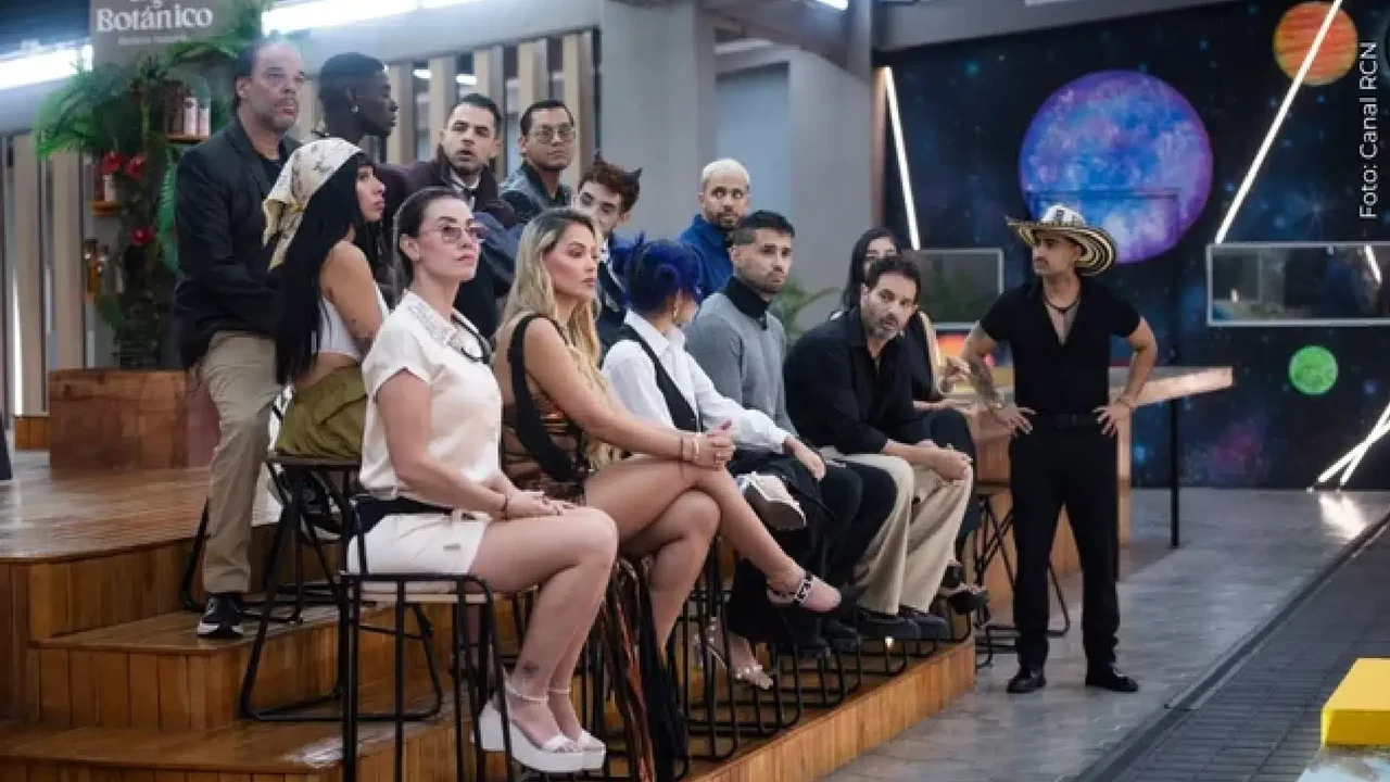 This would be the eliminated participant in La Casa de los Famosos Colombia due to the 'furniture' dynamic, according to AI