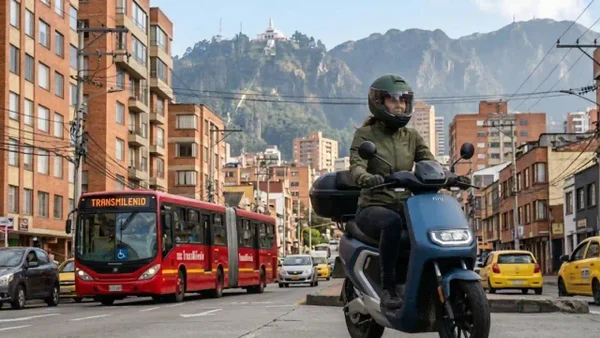 Estos son los requisitos que dicta la ley para conducir una moto eléctrica en el país