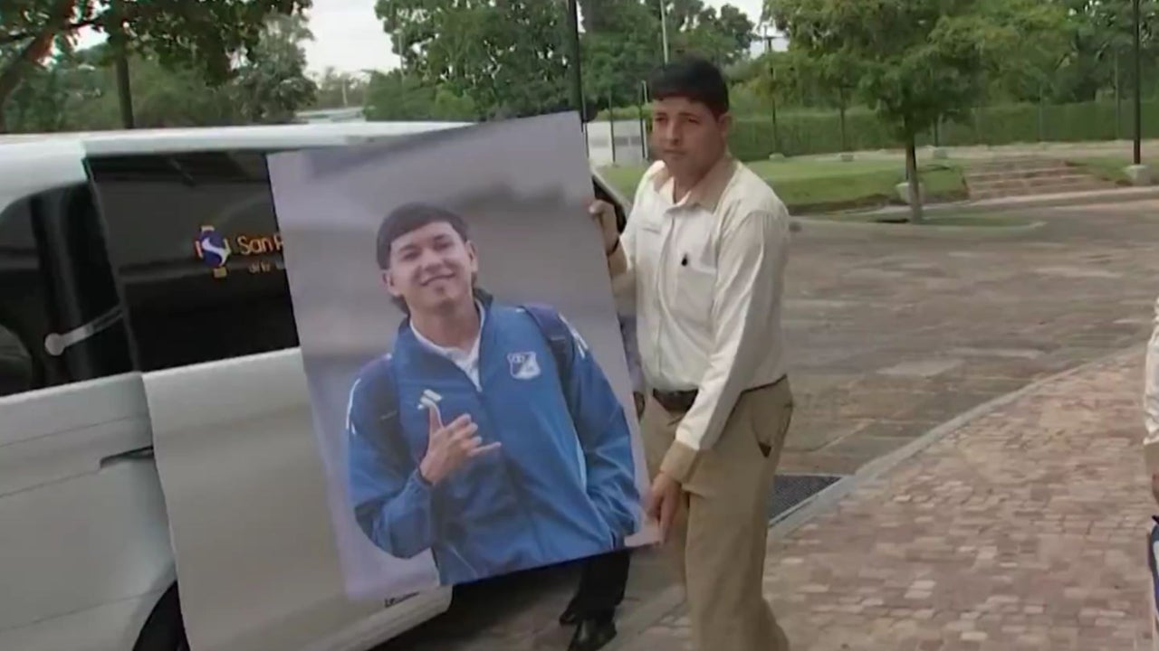 This was the posthumous tribute to player Santiago Castrillón in Floridablanca