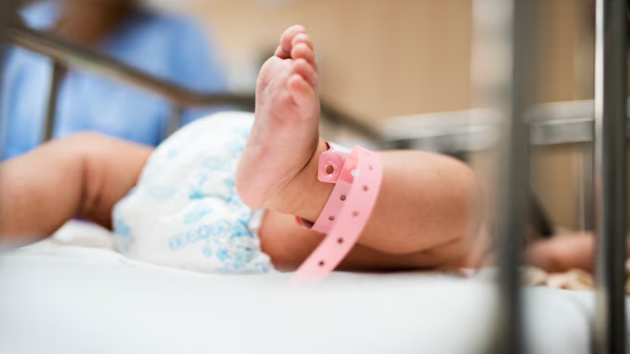 Baby with Turner's syndrome requires urgent surgery and Nueva EPS does not authorize her transfer