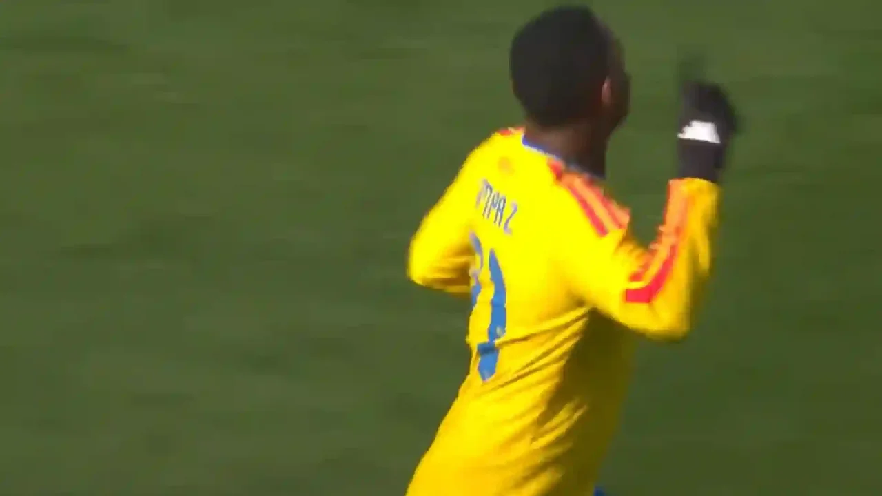 Goal! Colombia woke up and Jaminton Campaz hammered the goalkeeper to score
