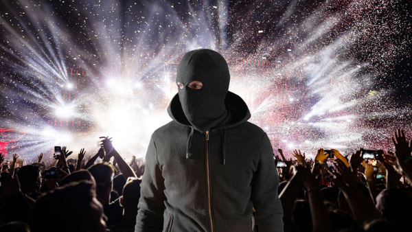 Reconocido humorista reveló que fue víctima de robo tras salir de un concierto en Bogotá Reconocido humorista reveló que fue víctima de robo tras salir de un concierto en Bogotá