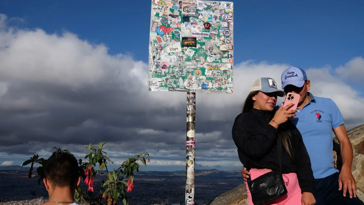 Where does the myth that couples who go up Monserrate separate come from?