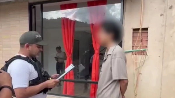 Policía Nacional detiene a alias El Apóstol tras atentado con granada en Kennedy Policía Nacional detiene a alias El Apóstol tras atentado con granada en Kennedy