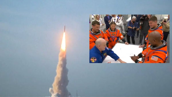 Un juego de cartas y una emotiva despedida marcaron el despegue de Artemis II rumbo a la Luna