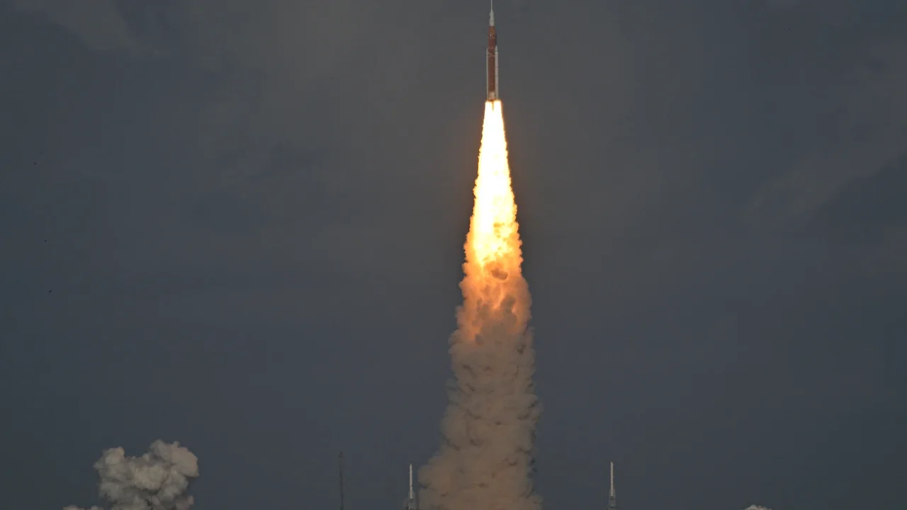 The Curiosities Behind Artemis II: The Daily Menu, Bathroom Breaks, and Exercise