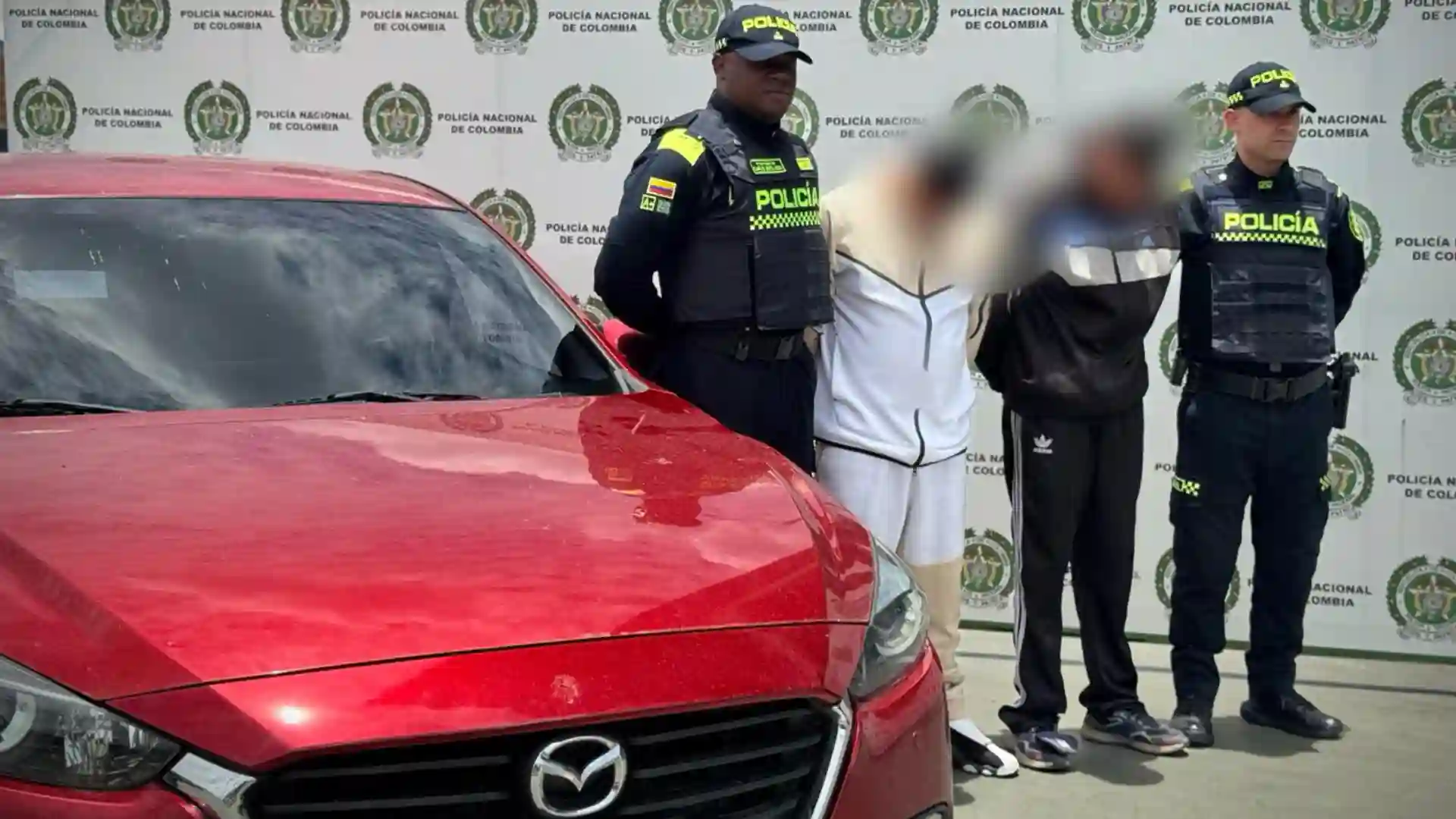 Cayeron los del carro rojo que bajaron a pistola a una familia de una camioneta de alta gama en McDonalds de la 127