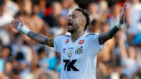 Neymar le dice presente a Ancelotti: vea sus dos genialidades para darle el triunfo a Santos