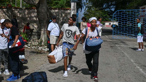 Cuba da inicio a las excarcelaciones tras anunciar más de 2.000 indultos Cuba da inicio a las excarcelaciones tras anunciar más de 2.000 indultos