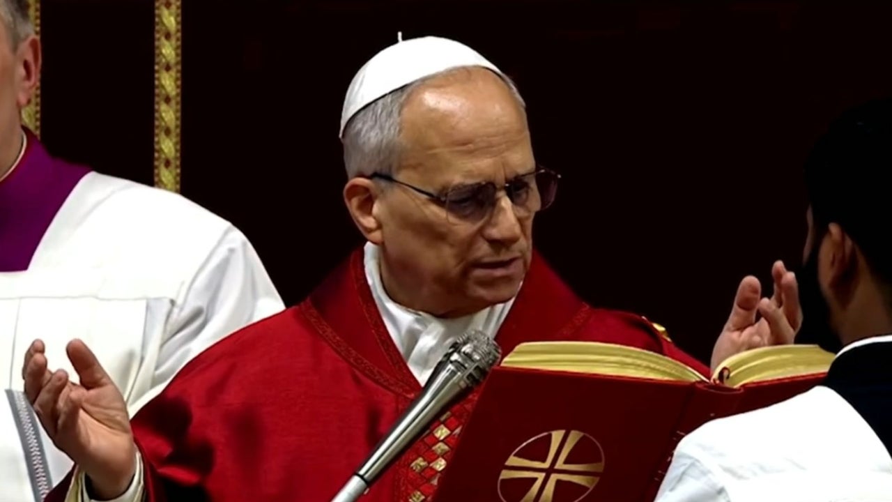 Pope Leo XIV Presides Over the Mass of the Passion of Christ Before Thousands of Faithful Worldwide