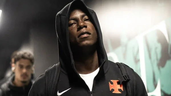 Marino Hinestroza no responde en Vasco y la prensa brasileña lo señala