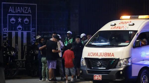 VIDEOS | Tragedia en estadio de Alianza Lima deja un muerto y decenas de heridos