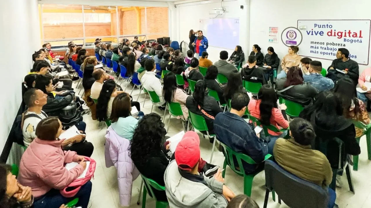 Free courses in Bogotá during April 2026: food handling, systems, and more