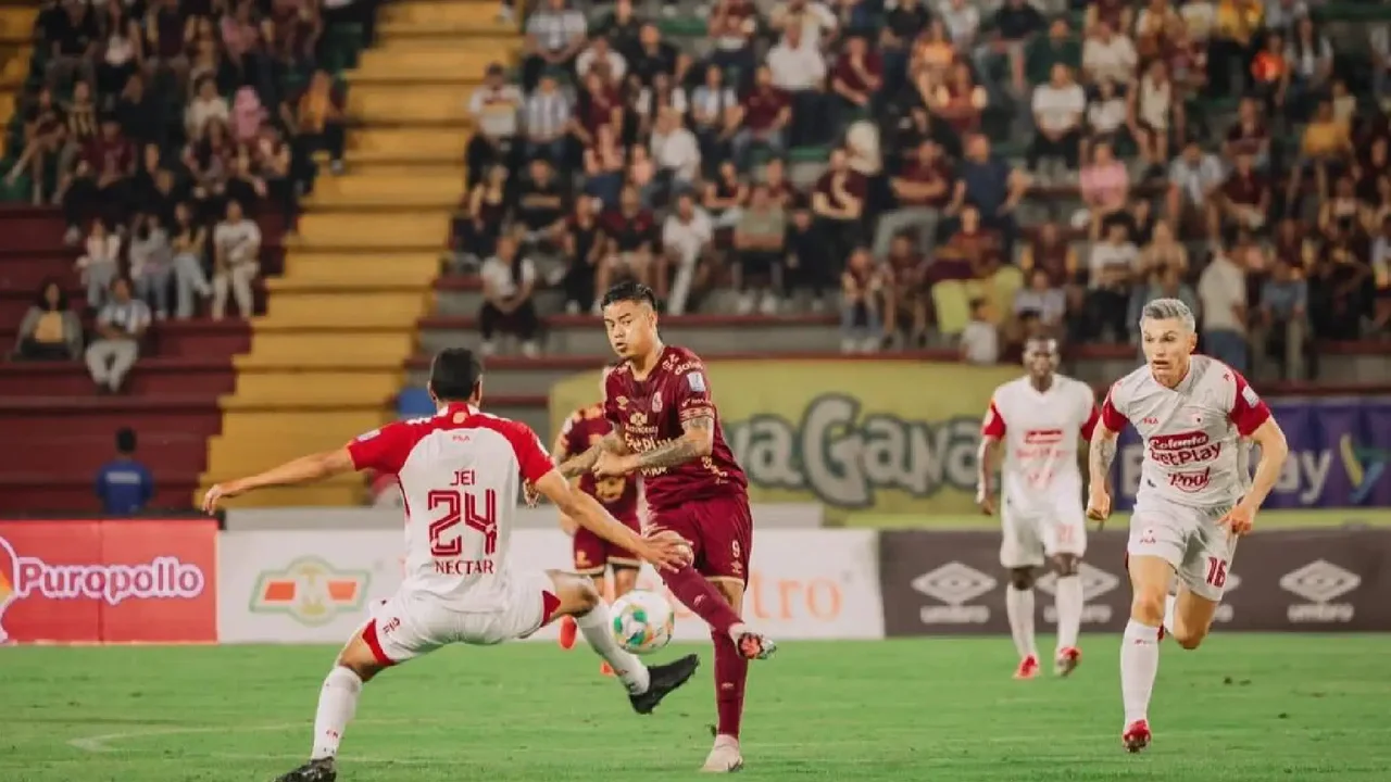 Santa Fe and Tolima Share Points in a Thriller, Igniting the Standings: Here's How It Ended