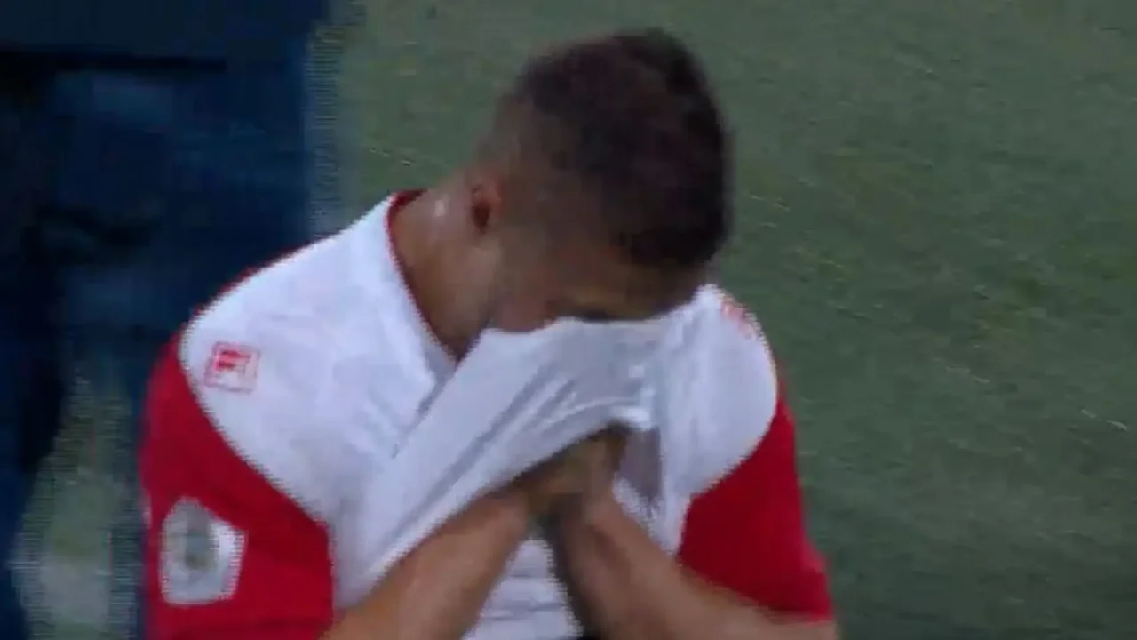 Mateo Puerta, from Santa Fe, broke the silence after being substituted in the 15th minute and leaving crying! This revealed