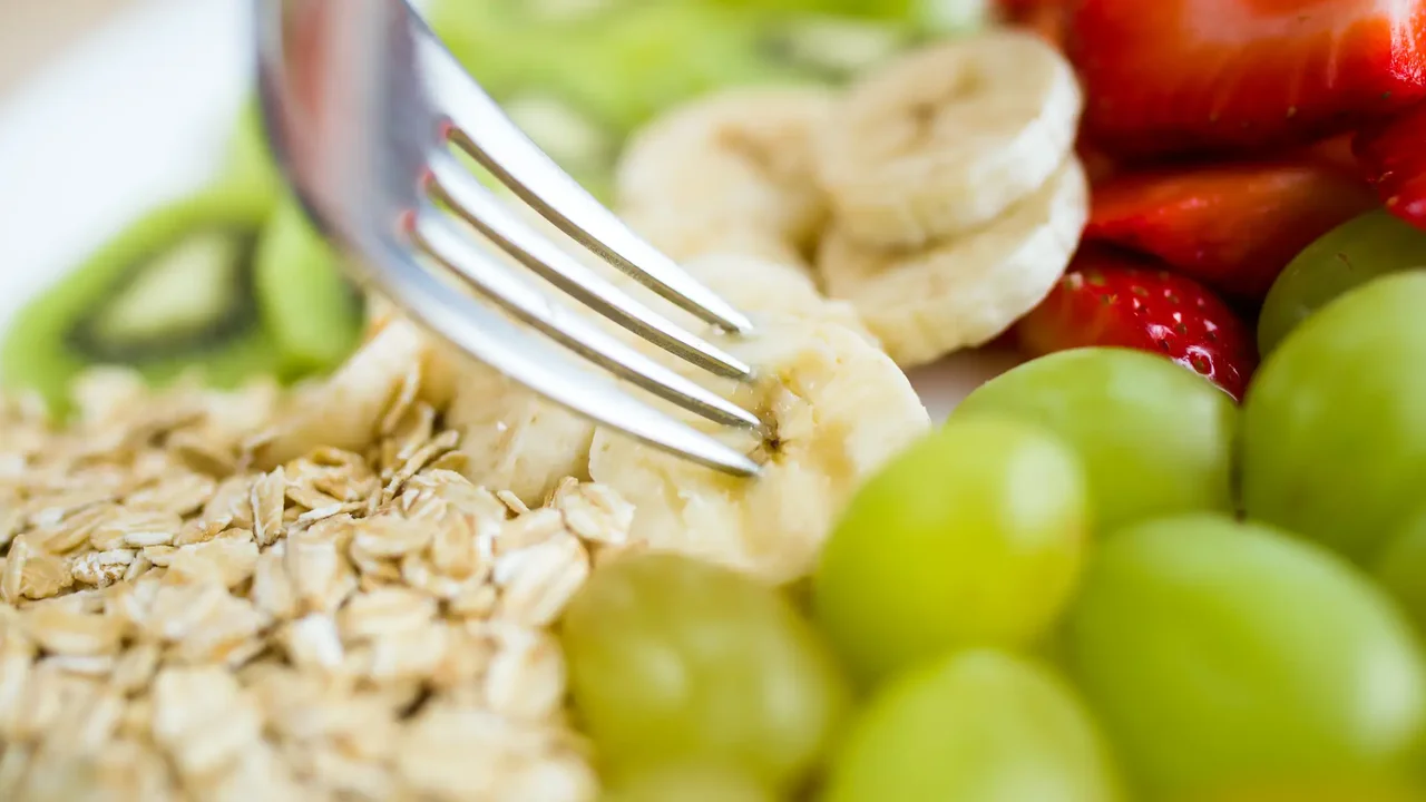 What is “fiber maxxing” and why do they say it can transform the gut?
