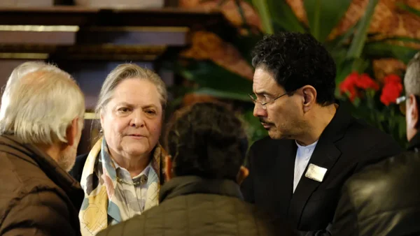 Oficial: Clara López renunció a su candidatura y se unirá a la campaña de Iván Cepeda Oficial: Clara López renunció a su candidatura y se unirá a la campaña de Iván Cepeda