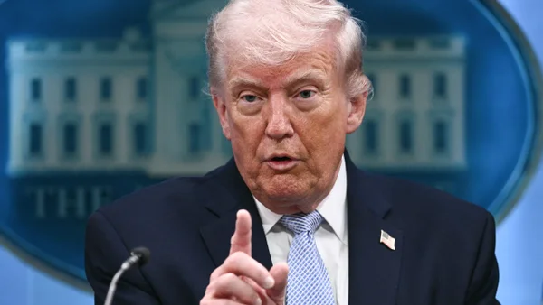 Donald Trump bromea sobre lanzarse a la presidencia de Venezuela: "Aprenderé rápido español" Donald Trump bromea sobre lanzarse a la presidencia de Venezuela: "Aprenderé rápido español"