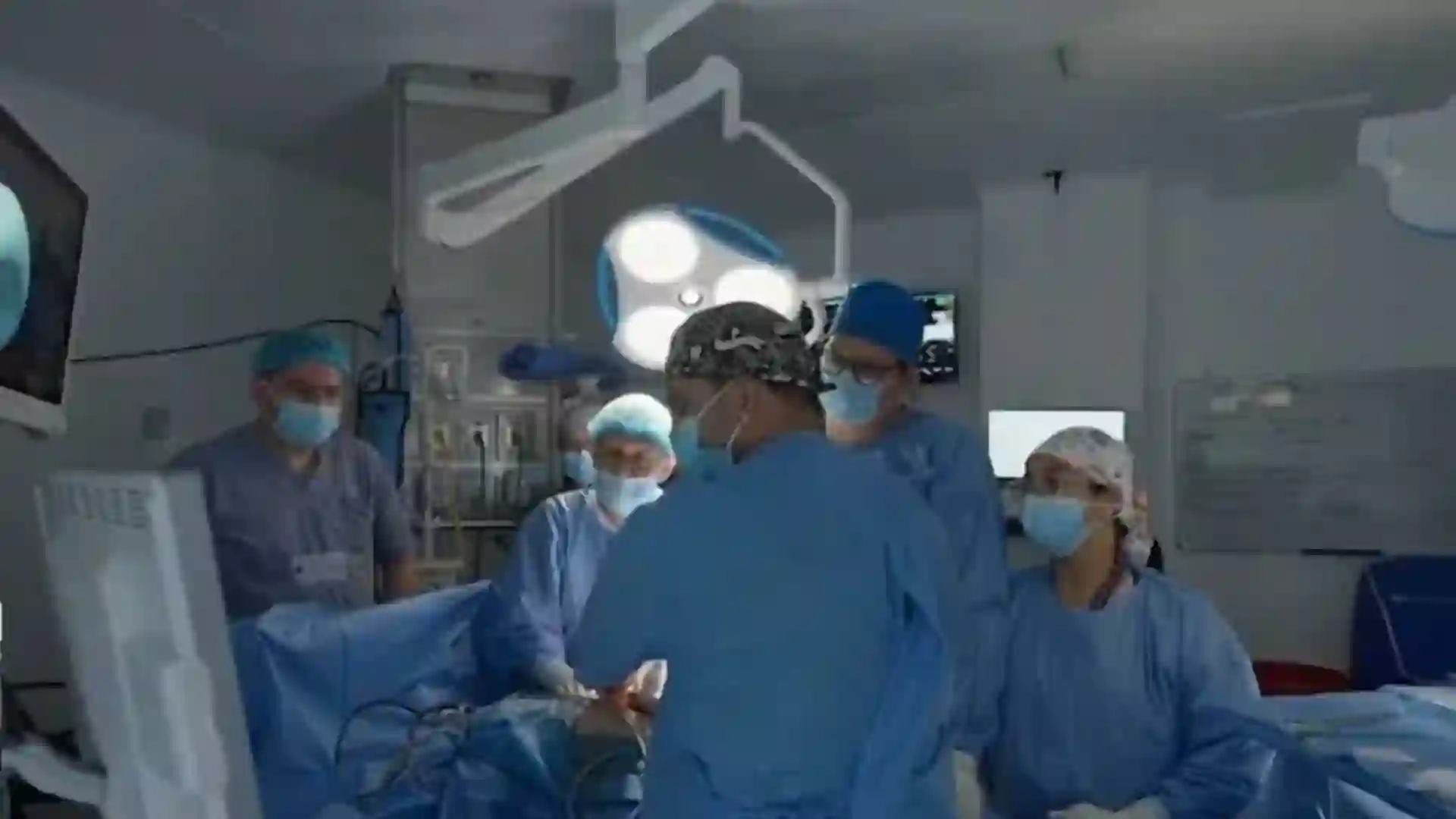 ¡Hazaña médica! Operaron a un bebé con hidrocefalia dentro del vientre de su madre