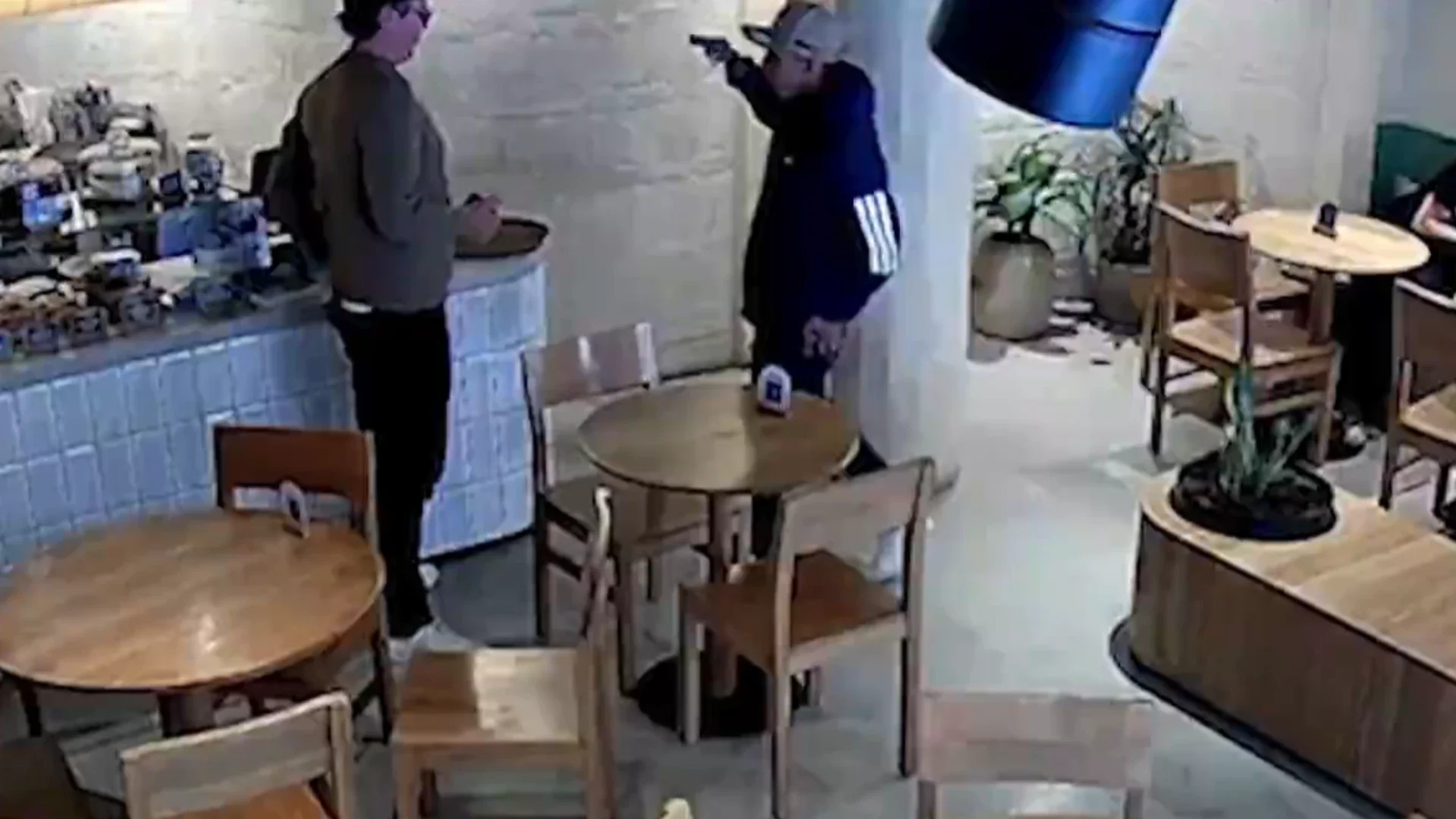 Robo en restaurante de Bogotá causó pánico.