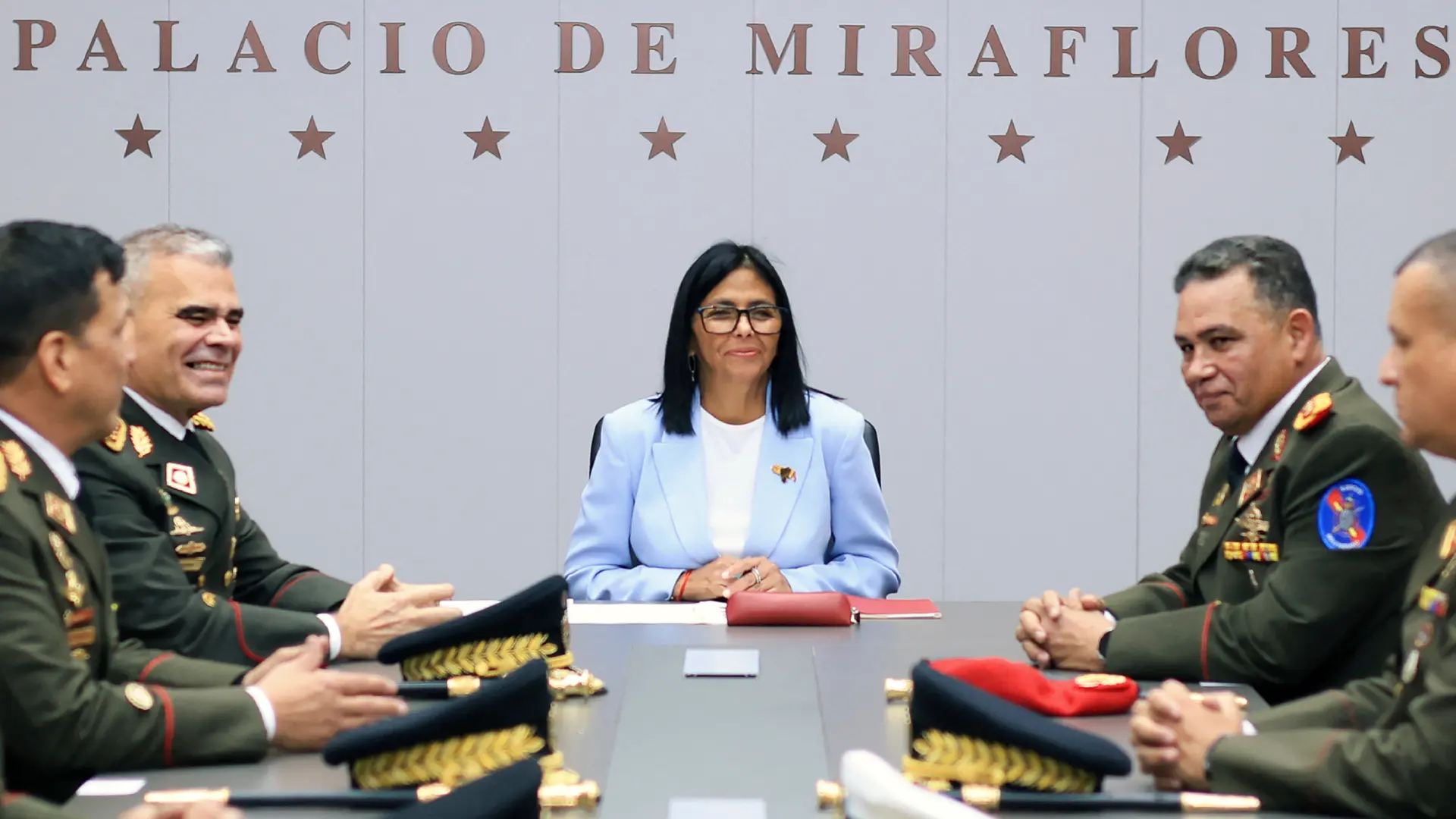 Delcy Rodríguez y la cúpula militar de Venezuela en el Palacio de Miraflores (1)