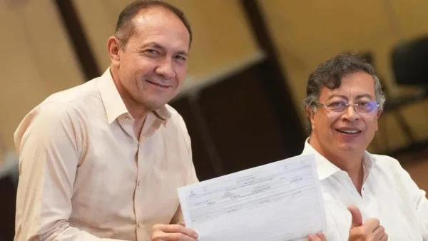 Gobierno Petro firma decreto que formalizará a miles de trabajadores y los meterá al sistema de pensión Gobierno Petro firma decreto que formalizará a miles de trabajadores y los meterá al sistema de pensión