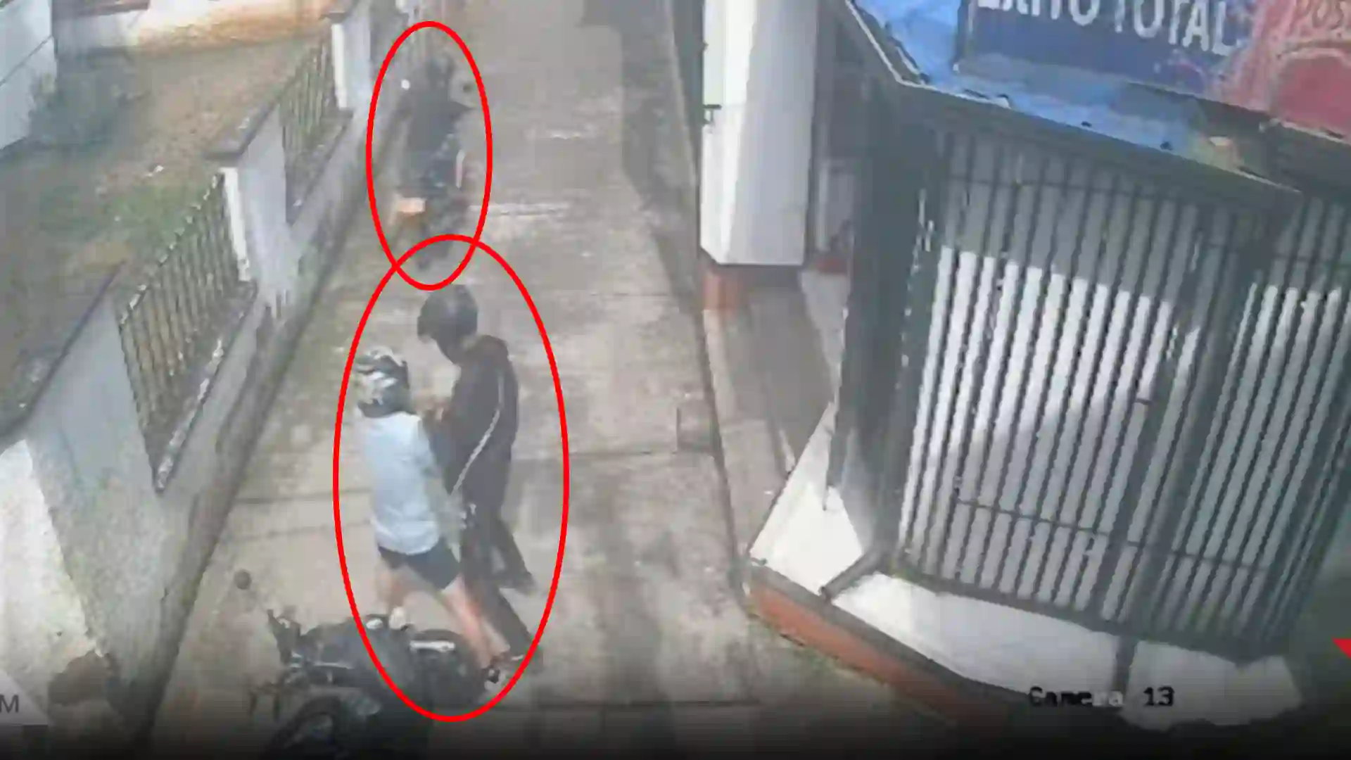 VIDEO del violento atraco a un motociclista al que le dispararon en la cara en plena calle de Floridablanca