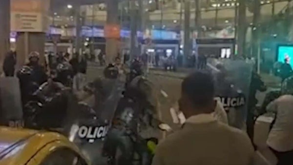 Protesta de taxistas generó caos y disturbios en el aeropuerto El Dorado