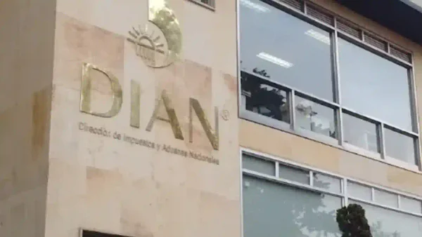 DIAN abre vacantes de empleo con salarios de hasta 20 millones de pesos: así puede aplicar DIAN abre vacantes de empleo con salarios de hasta 20 millones de pesos: así puede aplicar