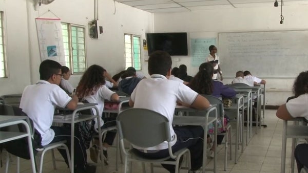 Sicario secuestró un bus escolar con 20 niños a bordo en medio de persecución en Cali