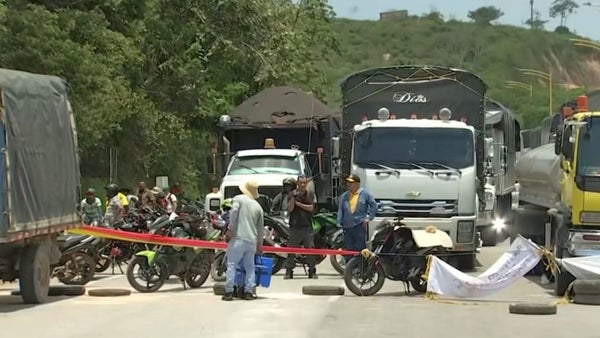 Bloqueos por avalúo catastral cumplen cuatro días en Santander y Boyacá