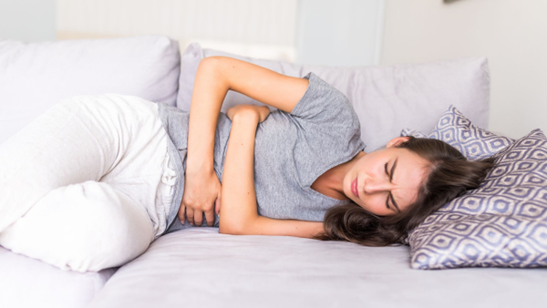 Calambres estomacales: uno de los síntomas detrás de la gastroenteritis vírica