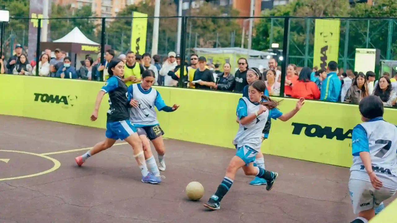 Bogotá took over the streets: Neighborhood soccer begins its path to the global top