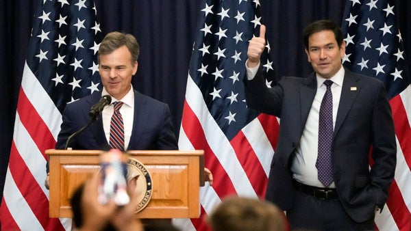 Cambio en la embajada: John Barrett reemplaza a Laura Dogu en Caracas