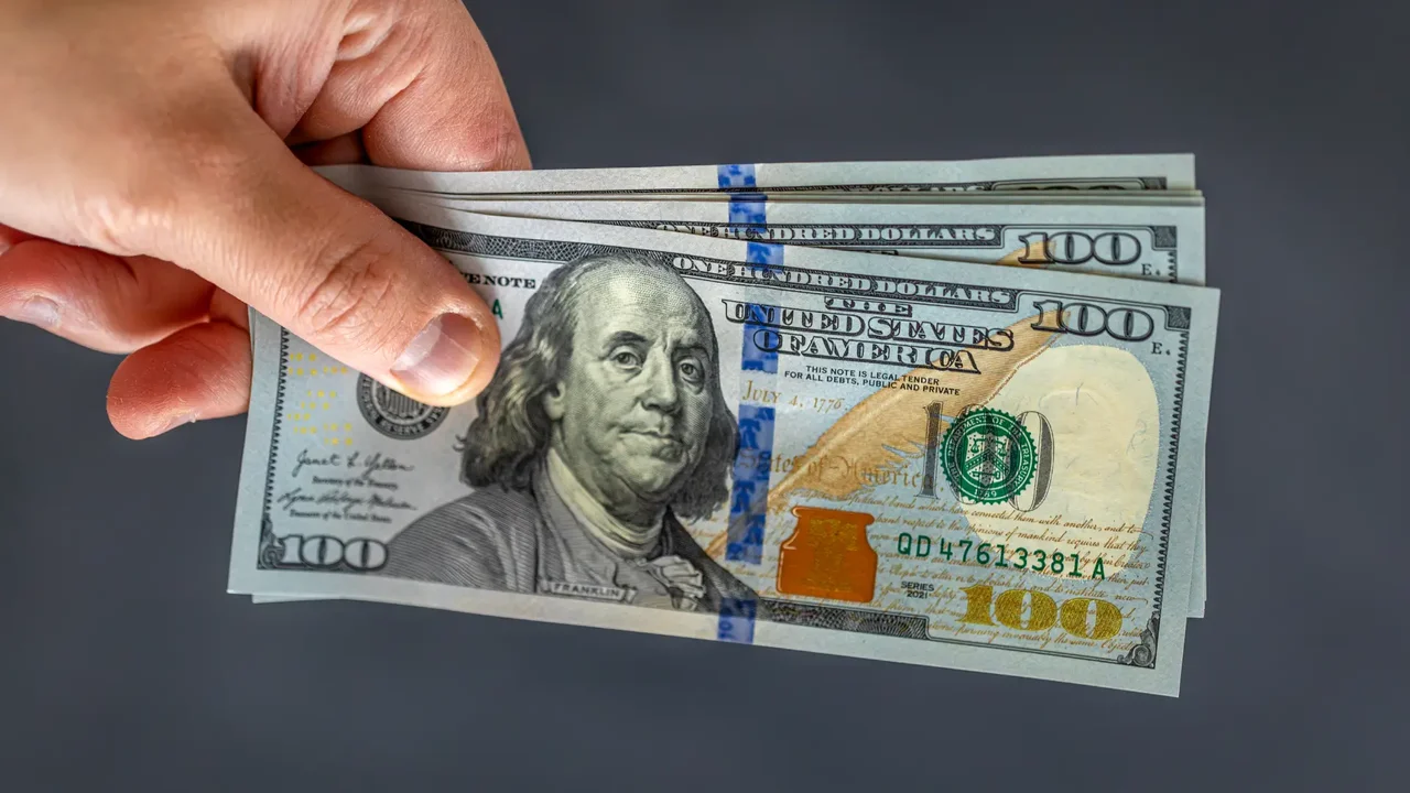 Cover image for Dólar en Colombia cayó este 4 de junio de 2026 y cerró por debajo de la TRM