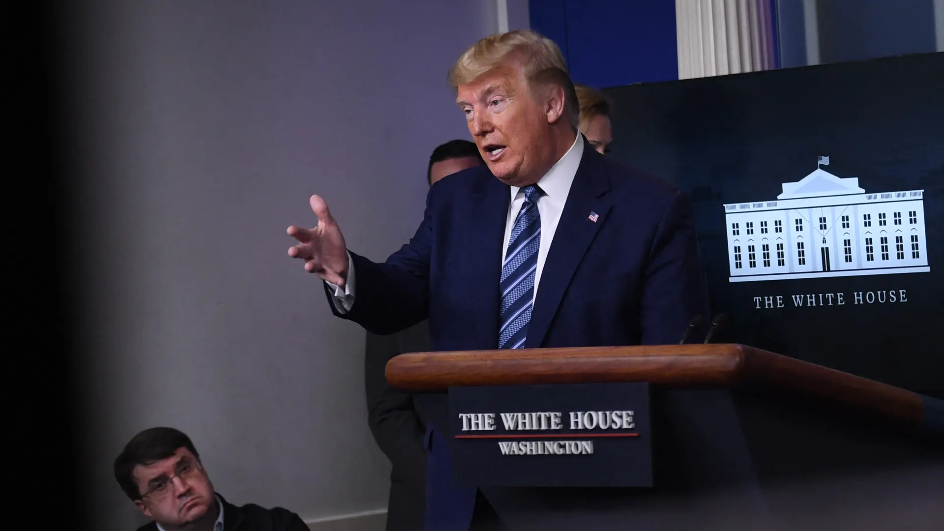 Donald Trump presidente de Estados Unidos en la Casa Blanca