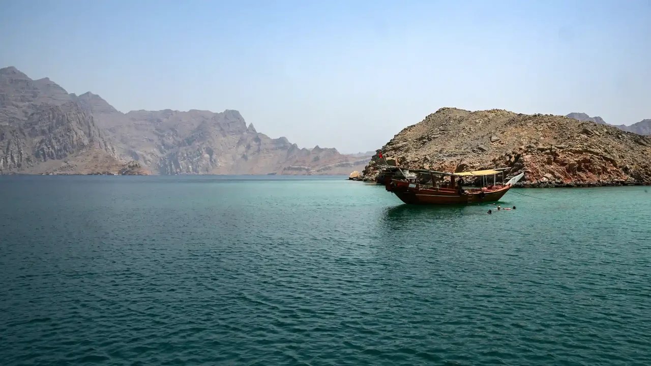 Iran announced the complete closure of the Strait of Hormuz again